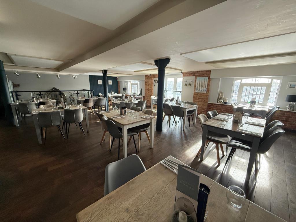 Lot: 70 - RESTAURANT IN MARINA LOCATION WITH POTENTIAL - First Floor seating area